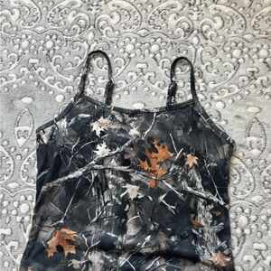 SHEIN Camouflage Leaf Print Crop Top